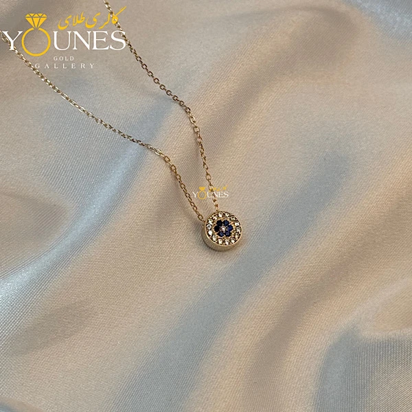 تصویر دوم گردنبند طلا دایره نگین آبی